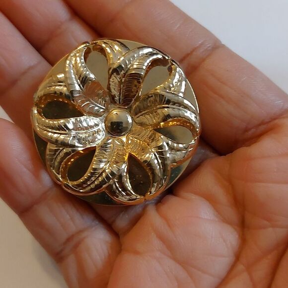Vintage Gold Tone Inlaid 3D Flower Pattern Round Scarf Ring Clip - Picture 2 of 6